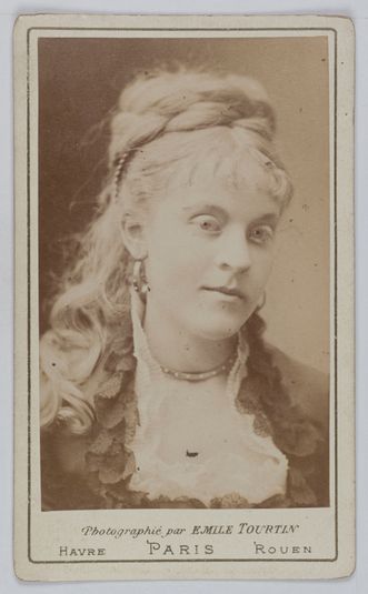 Portrait de Suzanne Reichenberg (1853-1924), baronne de Bourgoing, actrice de théâtre.