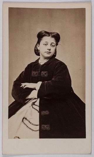 Portrait de Gabrielle (actrice au théâtre des Bouffes Parisiens)