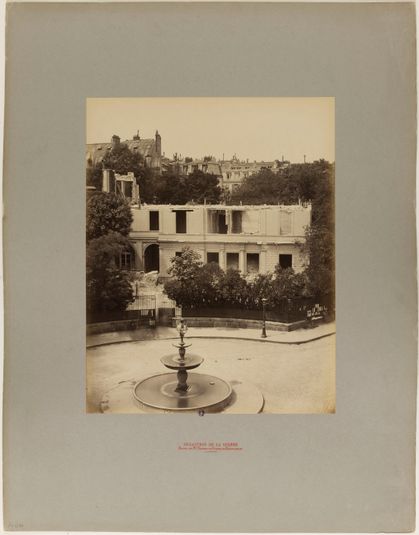 Ruines de la Commune de Paris, 1871. L'hôtel d'Adolphe Thiers en cours de démolition, 27 place Saint-Georges, 9ème arrondissement, Paris.