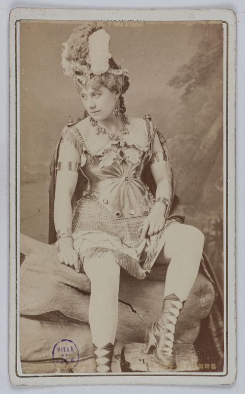 Portrait de Marie Riquet, actrice au Théâtre Déjazet et au Théâtre des Nouveautés en 1874.