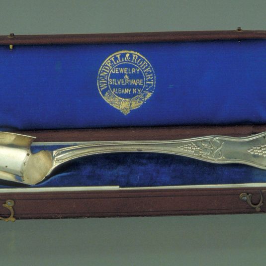 Cheese scoop and box