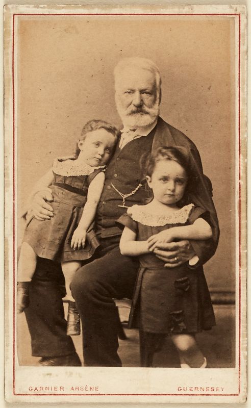Victor Hugo avec Georges et Jeanne sur ses genoux