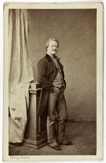 Portrait de Louis Emile Hesnard (1825-1903), dit Montrouge, compère de revues, acteur et architecte.