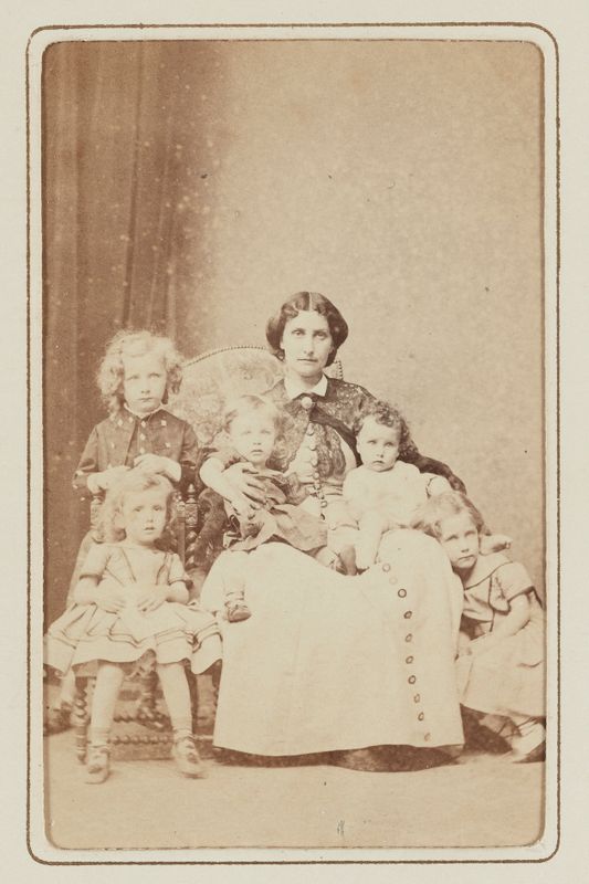 Sophie Berthelot et ses enfants: André, Hélène,Camille, Daniel, Philippe